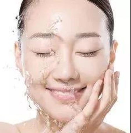 自拍3小時=暴曬1小時？自拍也會加速衰老！